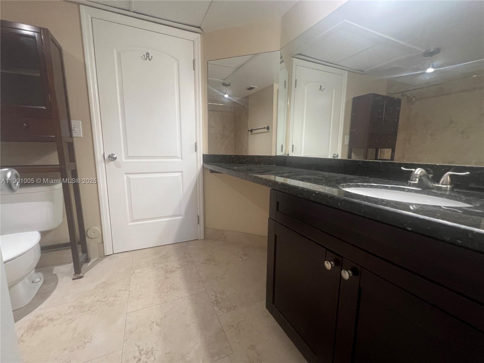 LAKEVIEW CLUB CONDO - Residential Lease