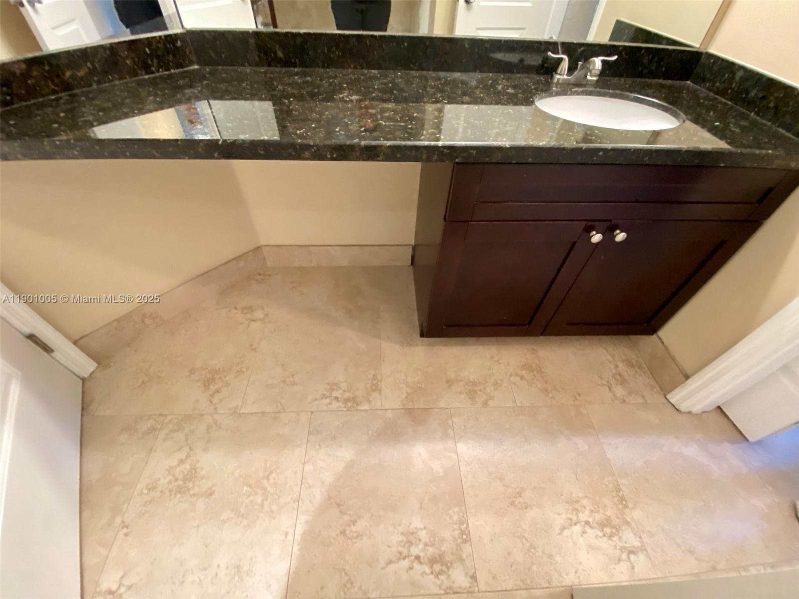 LAKEVIEW CLUB CONDO - Residential Lease