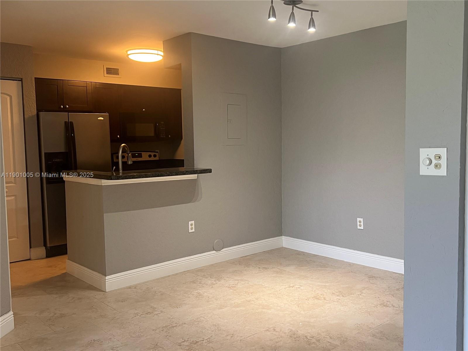 LAKEVIEW CLUB CONDO - Residential Lease