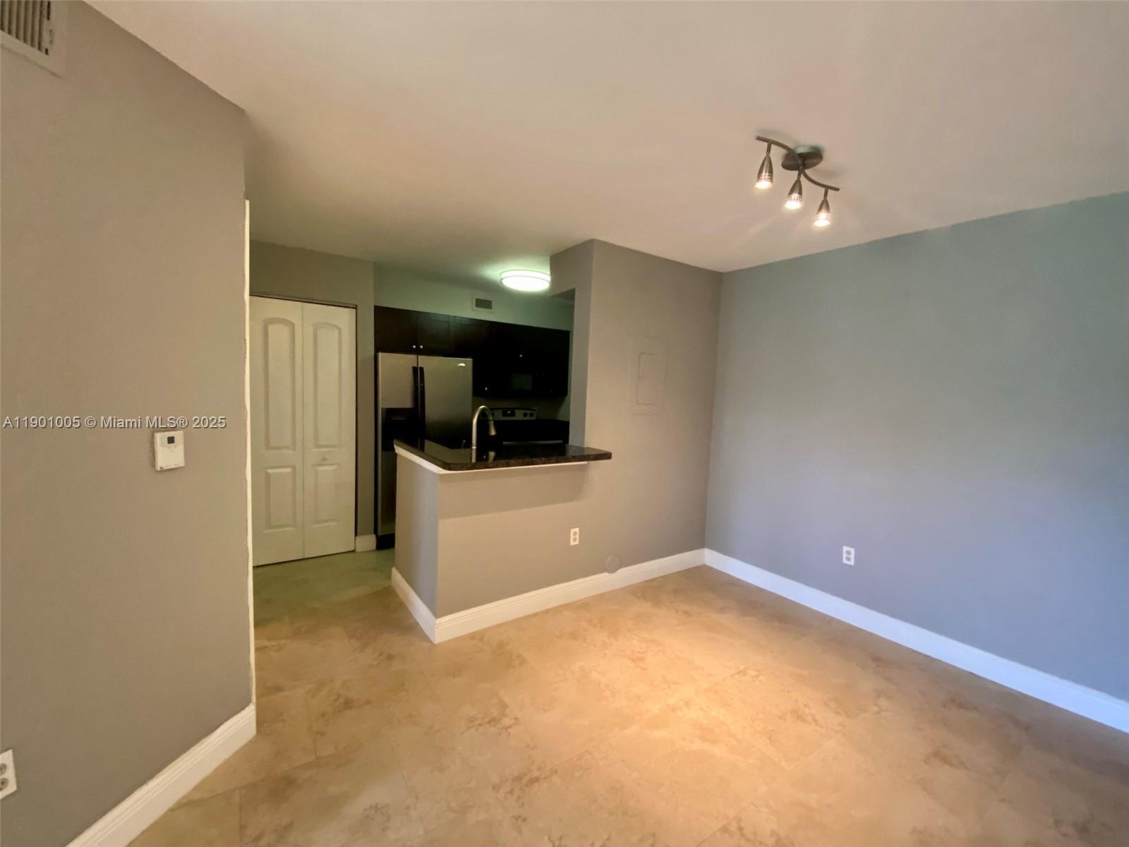 LAKEVIEW CLUB CONDO - Residential Lease