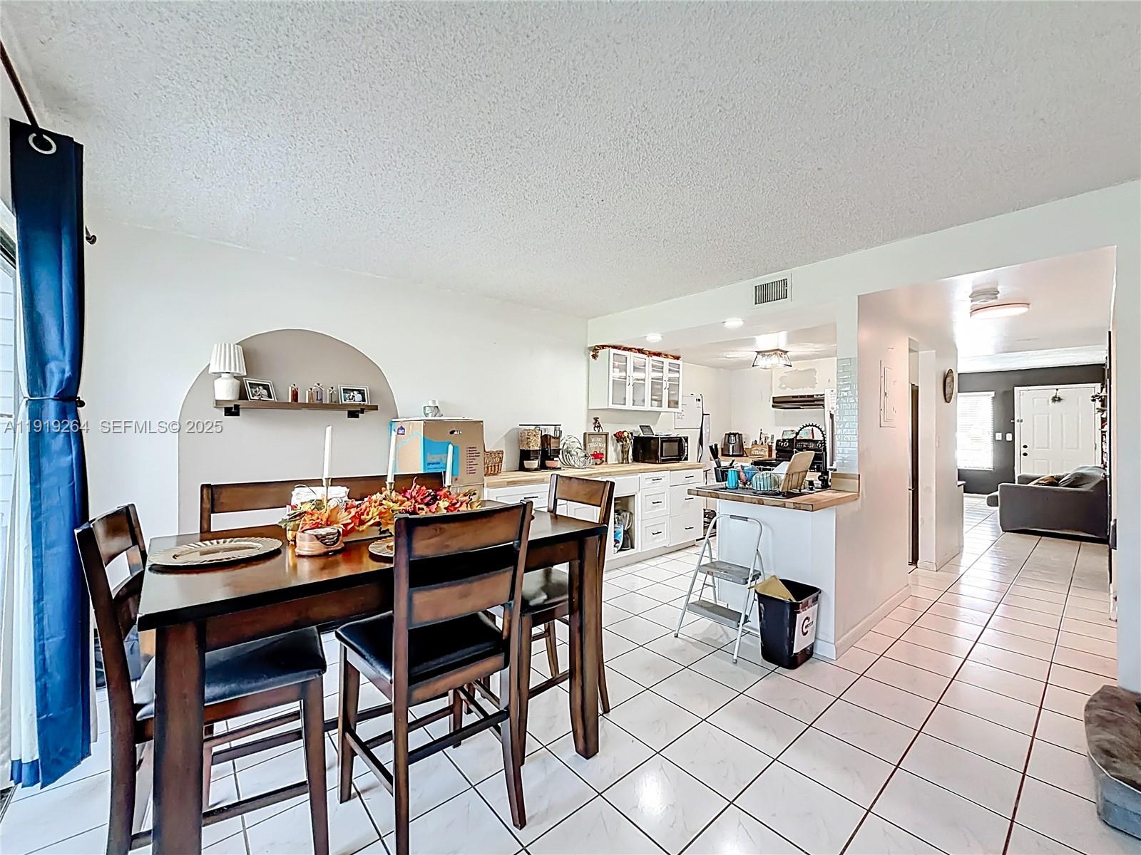 NOB HILL AT WELLEBY CONDO - Residential