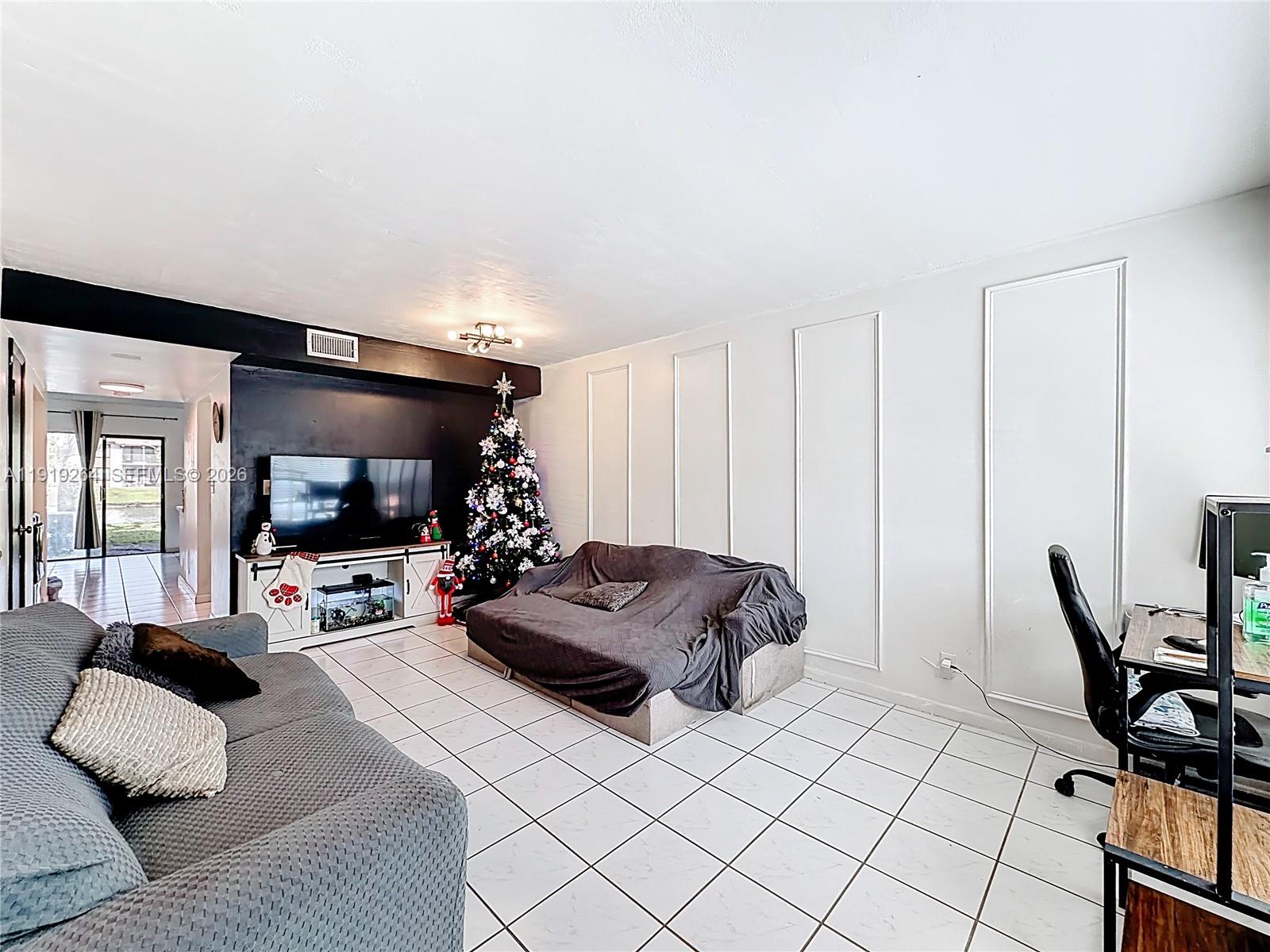 NOB HILL AT WELLEBY CONDO - Residential