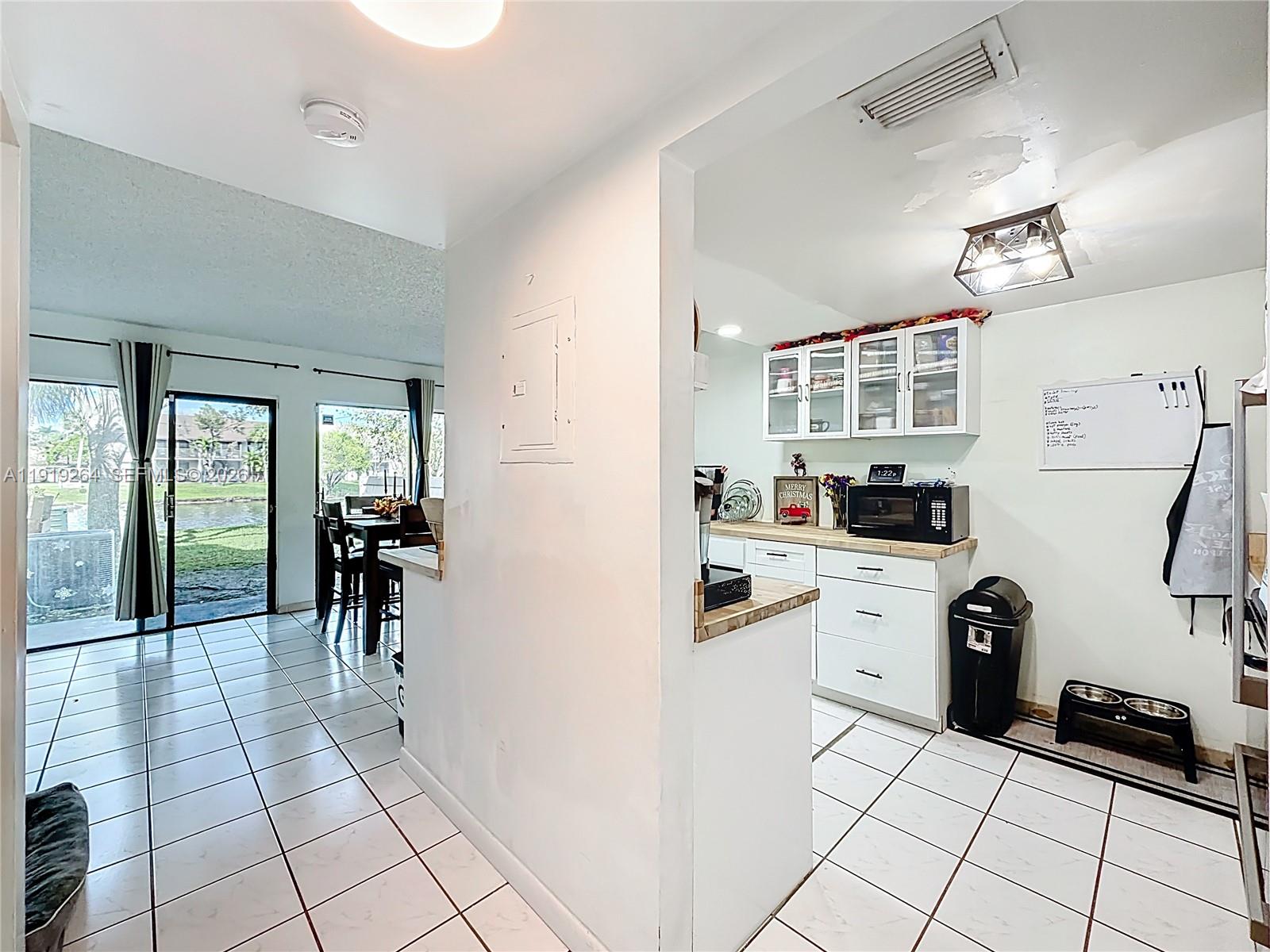 NOB HILL AT WELLEBY CONDO - Residential