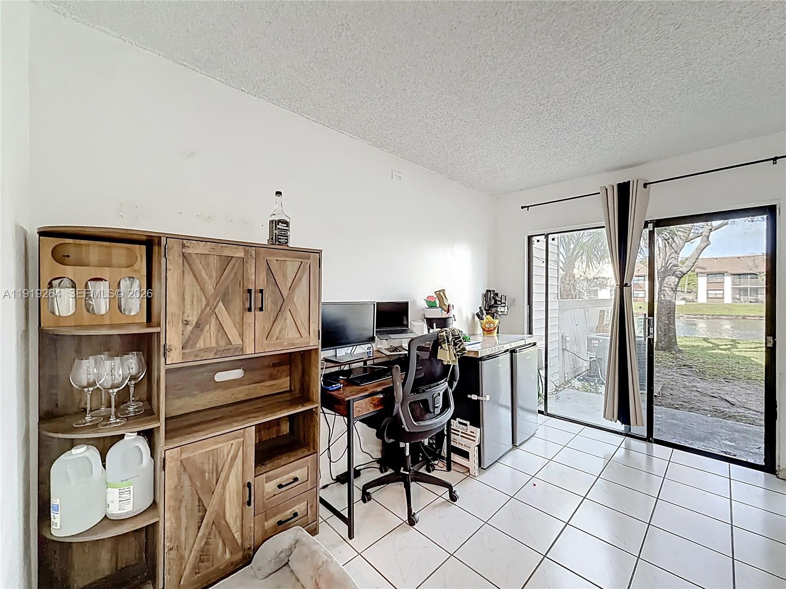 NOB HILL AT WELLEBY CONDO - Residential