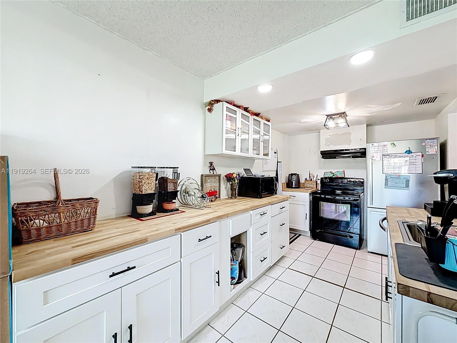 NOB HILL AT WELLEBY CONDO - Residential