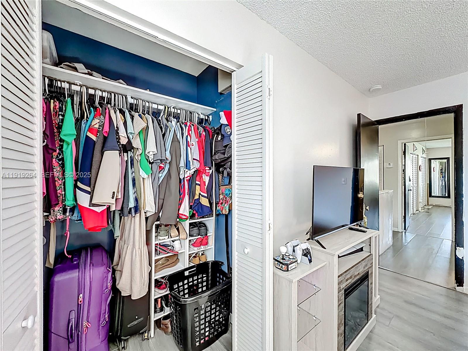 NOB HILL AT WELLEBY CONDO - Residential