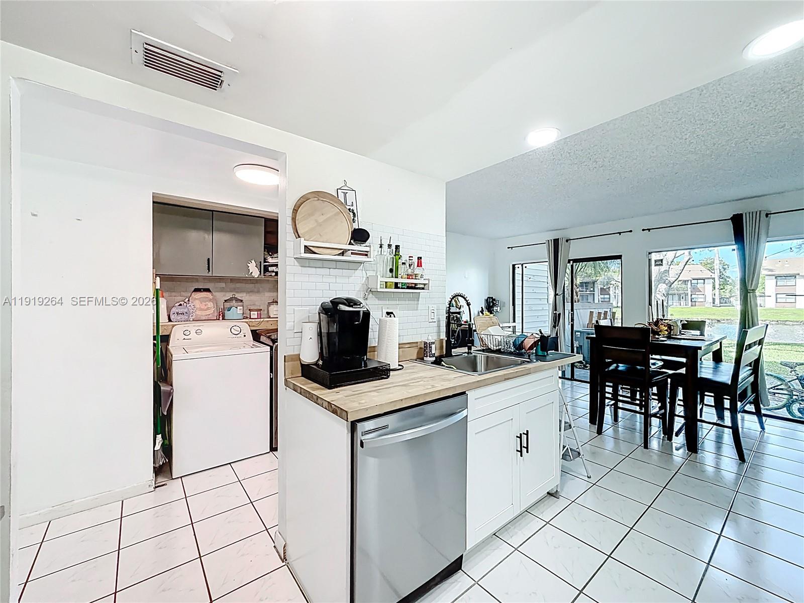 NOB HILL AT WELLEBY CONDO - Residential