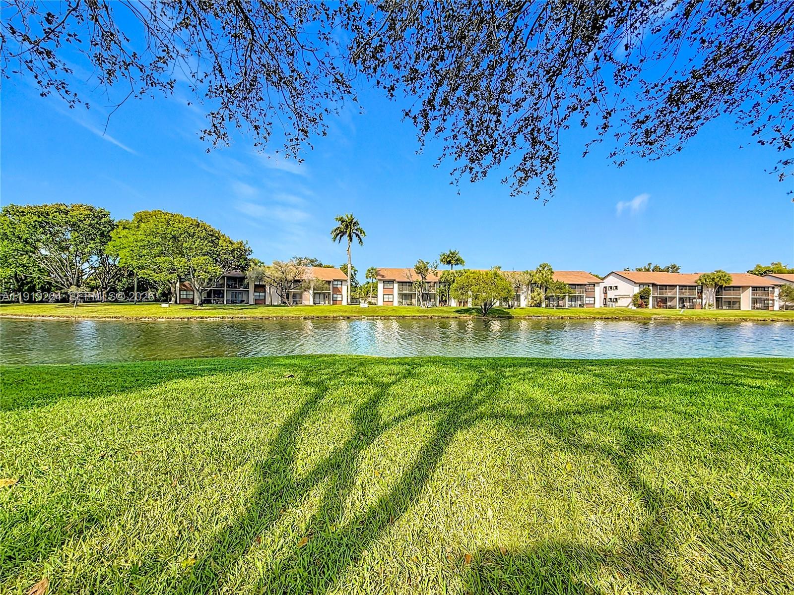 NOB HILL AT WELLEBY CONDO - Residential