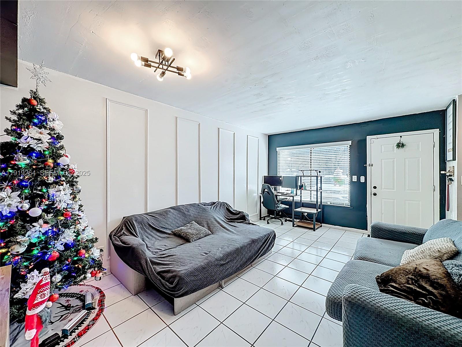 NOB HILL AT WELLEBY CONDO - Residential