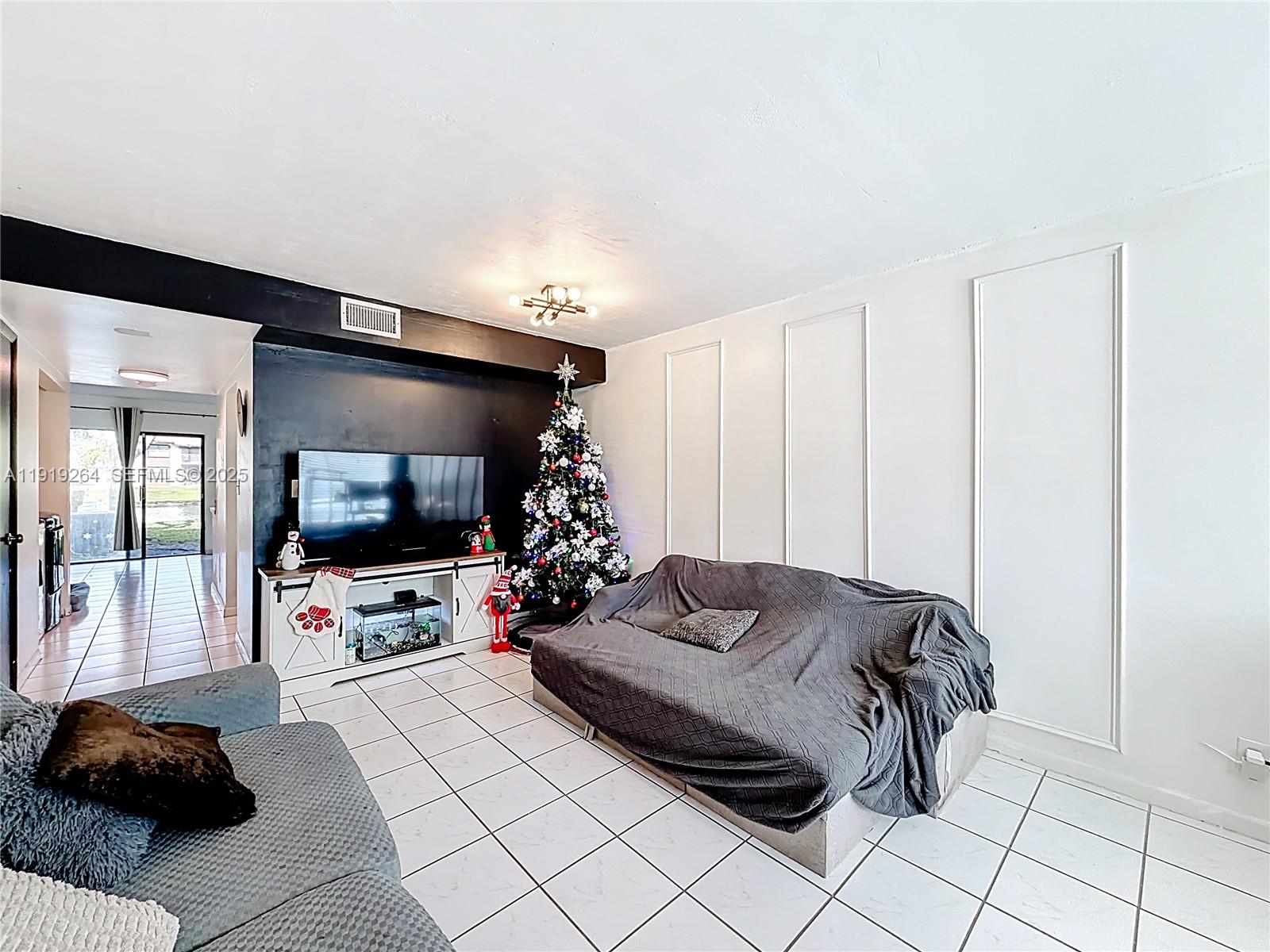 NOB HILL AT WELLEBY CONDO - Residential