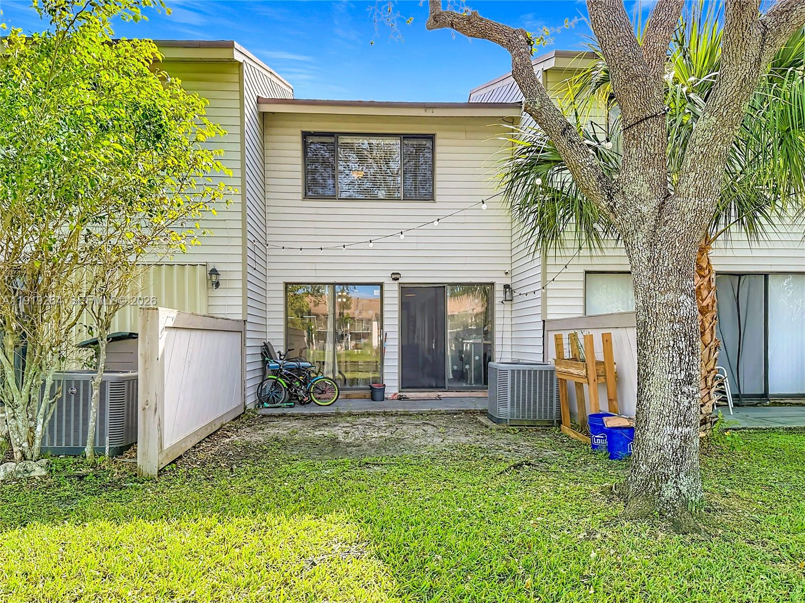 NOB HILL AT WELLEBY CONDO - Residential