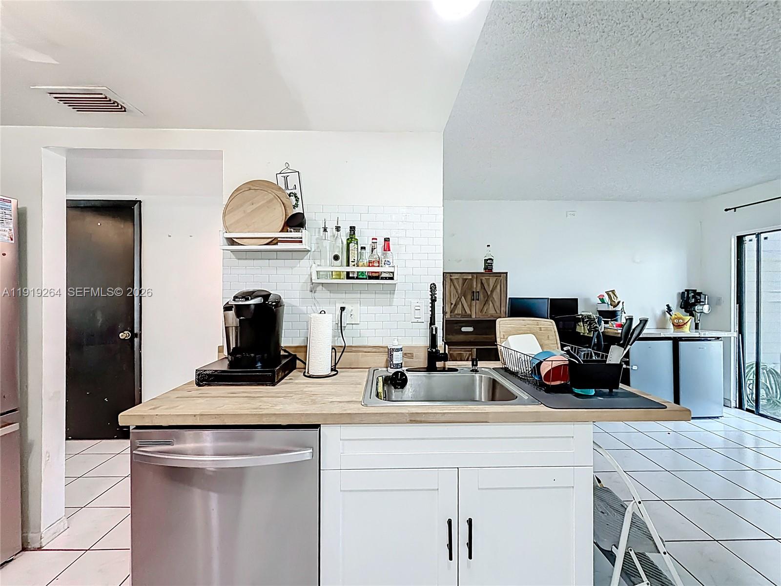 NOB HILL AT WELLEBY CONDO - Residential