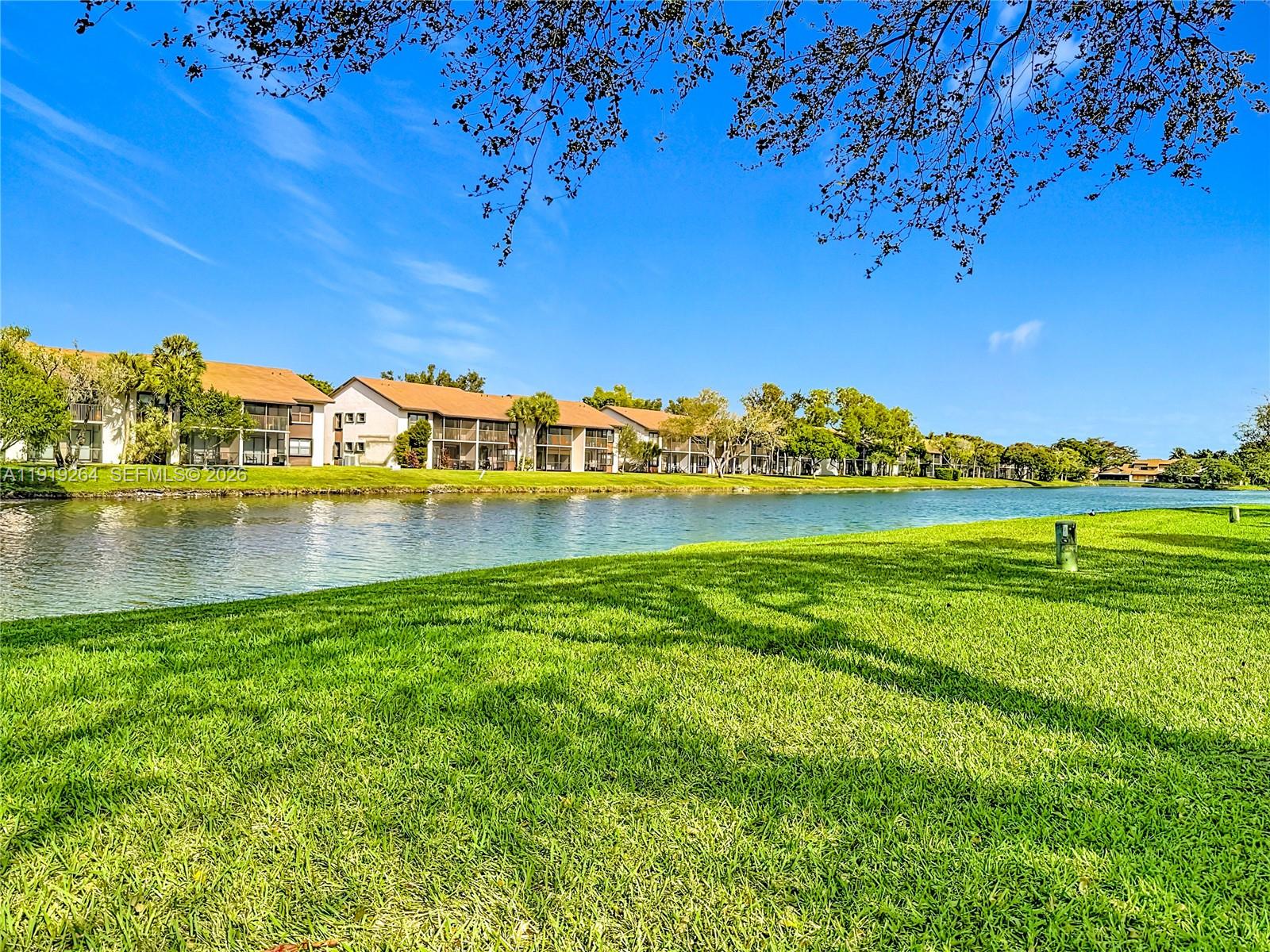 NOB HILL AT WELLEBY CONDO - Residential