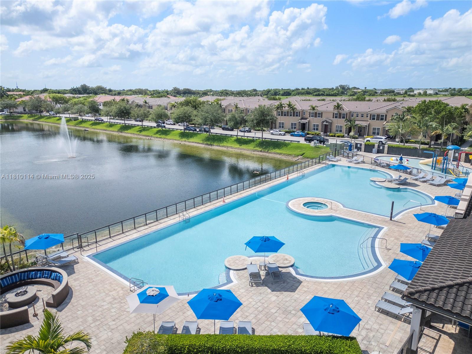 KENDALL COMMONS TOWNHOMES - Residential
