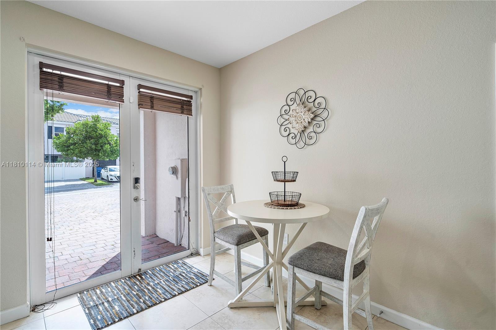 KENDALL COMMONS TOWNHOMES - Residential