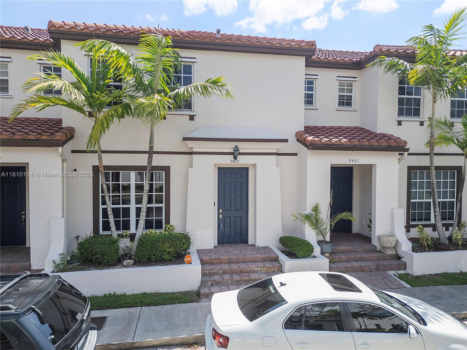 KENDALL COMMONS TOWNHOMES - Residential