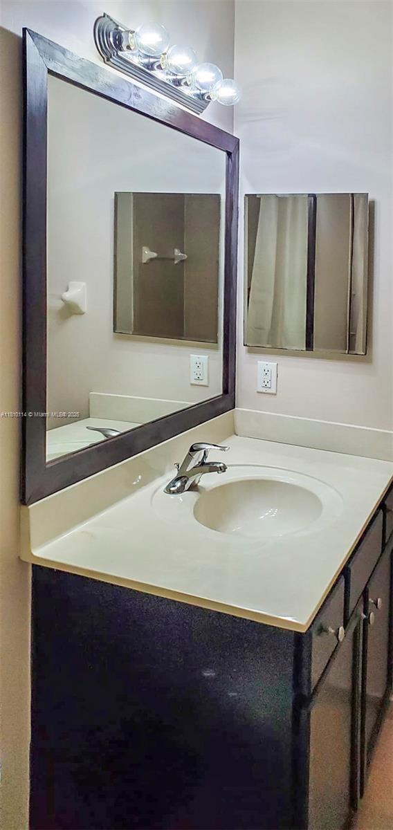 KENDALL COMMONS TOWNHOMES - Residential