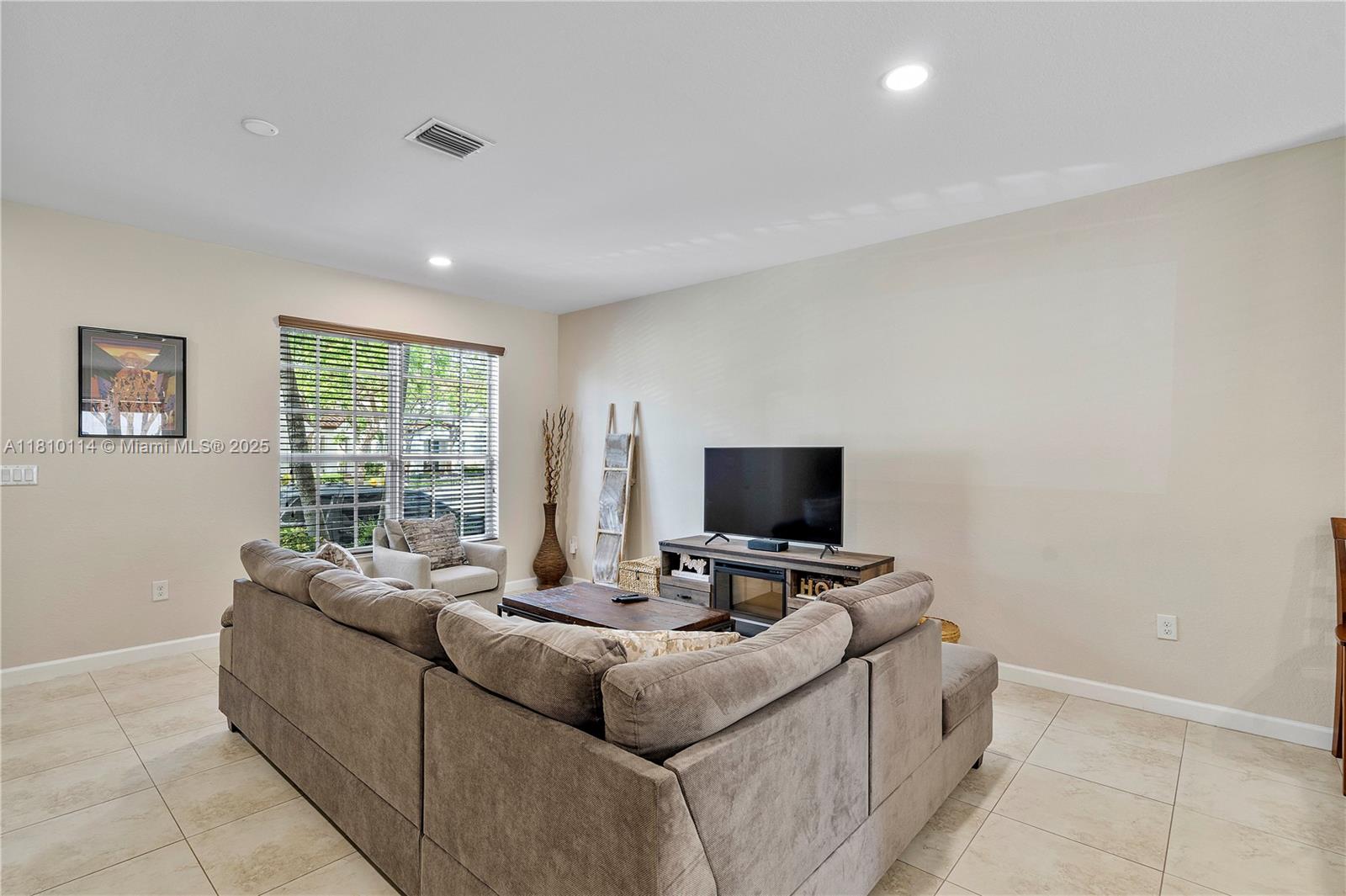 KENDALL COMMONS TOWNHOMES - Residential