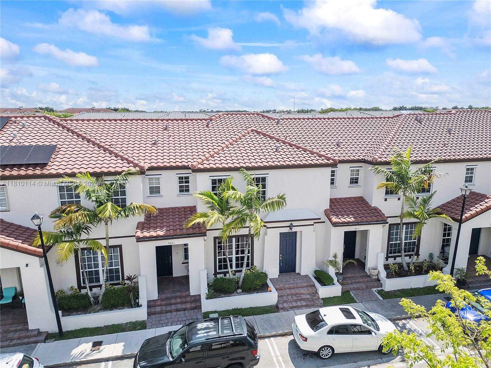 KENDALL COMMONS TOWNHOMES - Residential