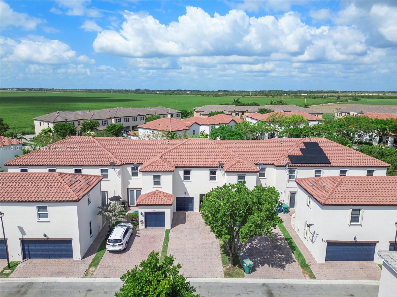 KENDALL COMMONS TOWNHOMES - Residential