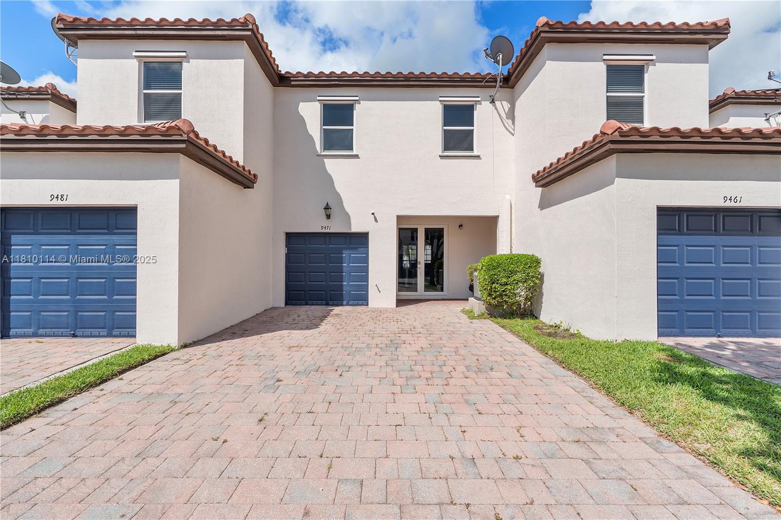 KENDALL COMMONS TOWNHOMES - Residential