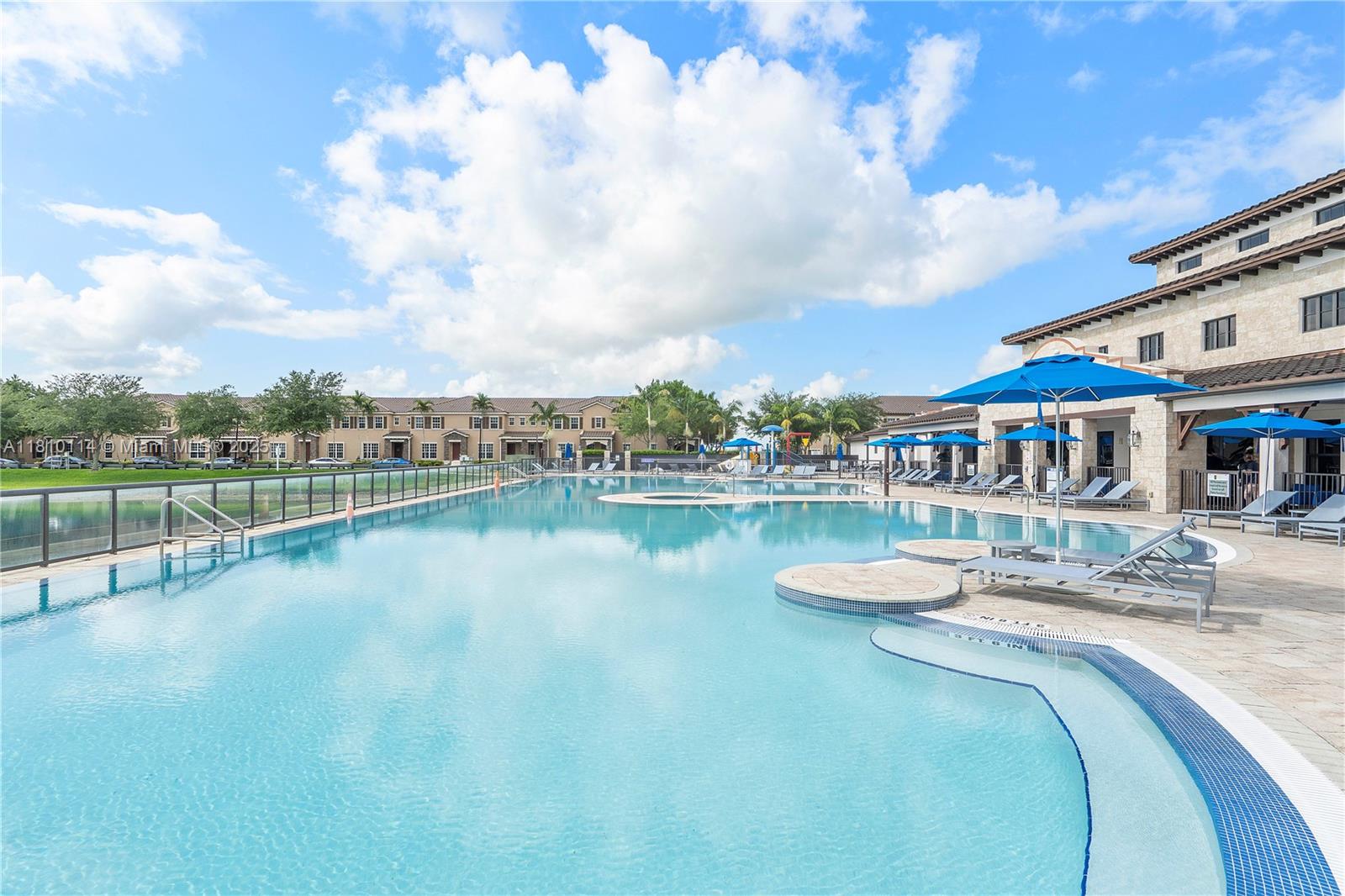 KENDALL COMMONS TOWNHOMES - Residential