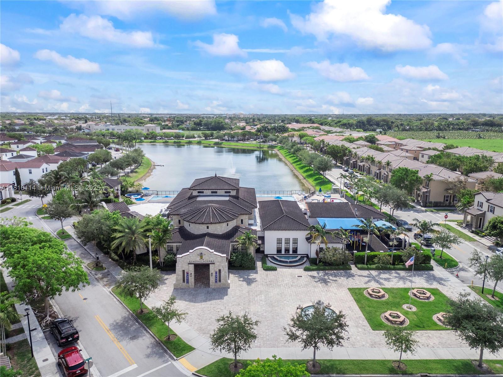 KENDALL COMMONS TOWNHOMES - Residential