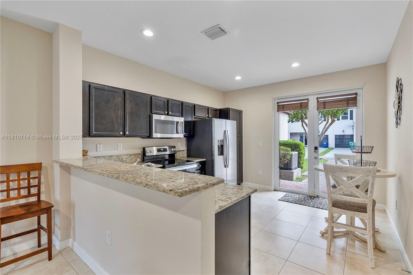 KENDALL COMMONS TOWNHOMES - Residential