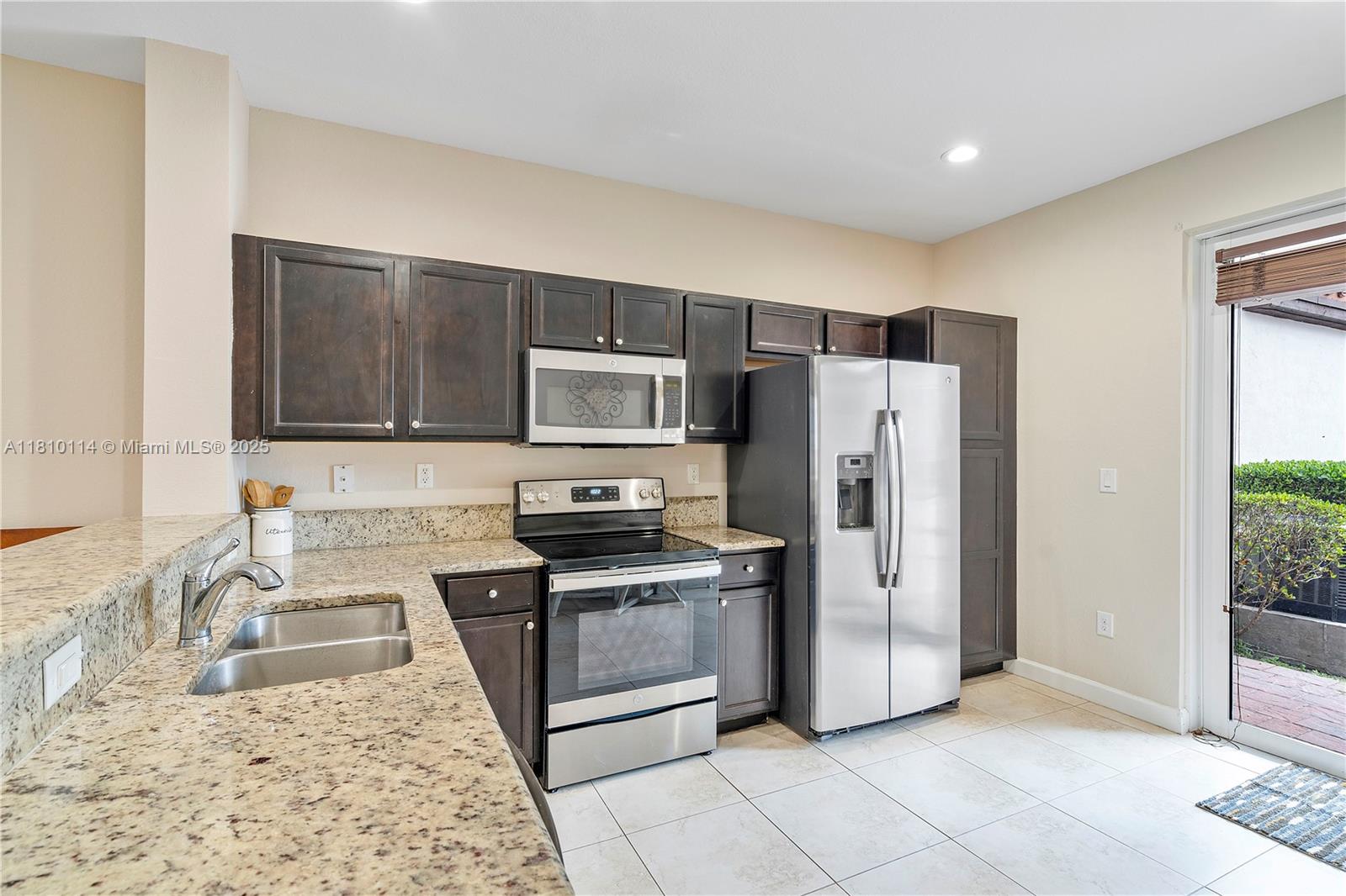 KENDALL COMMONS TOWNHOMES - Residential