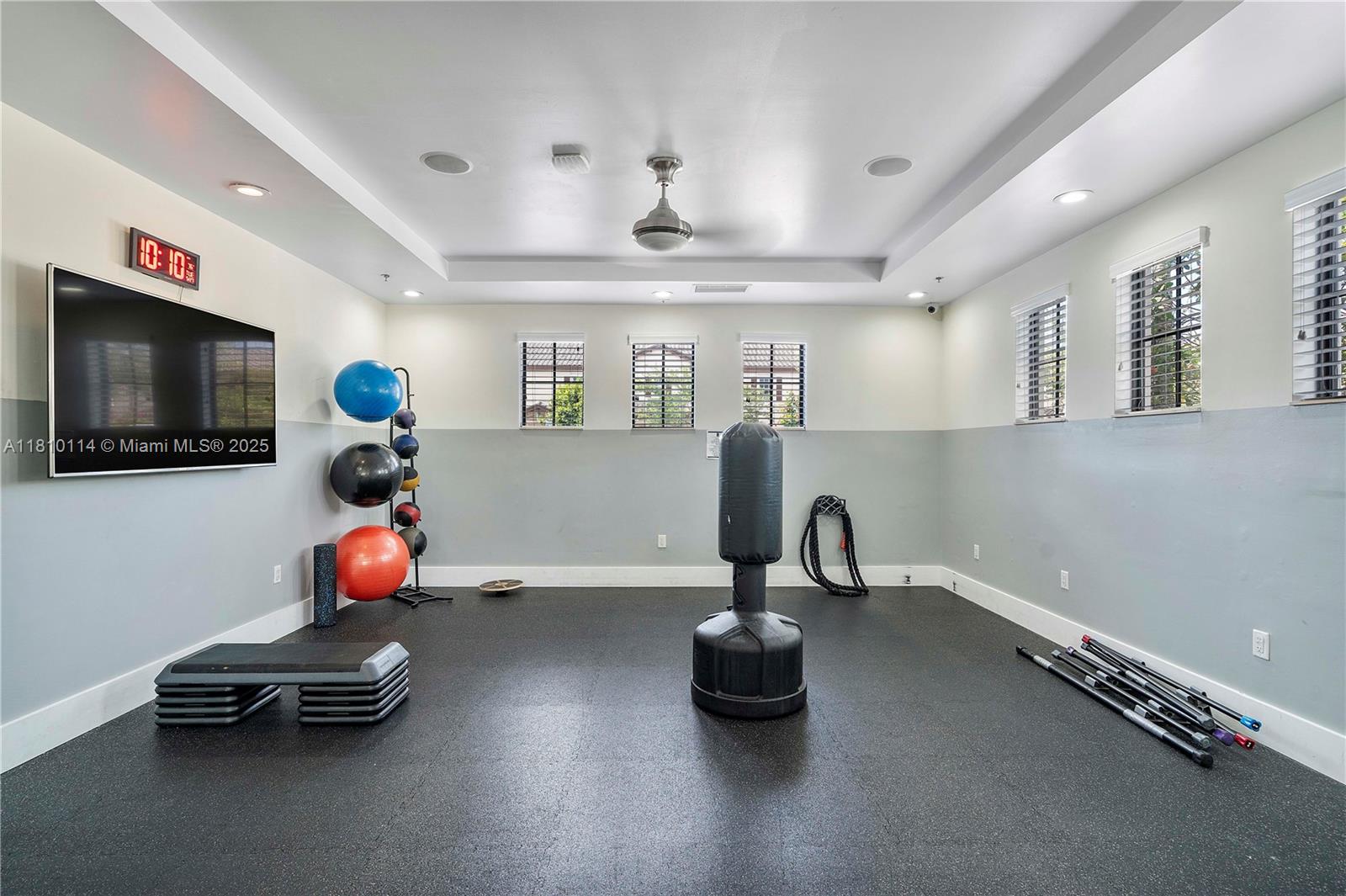 KENDALL COMMONS TOWNHOMES - Residential