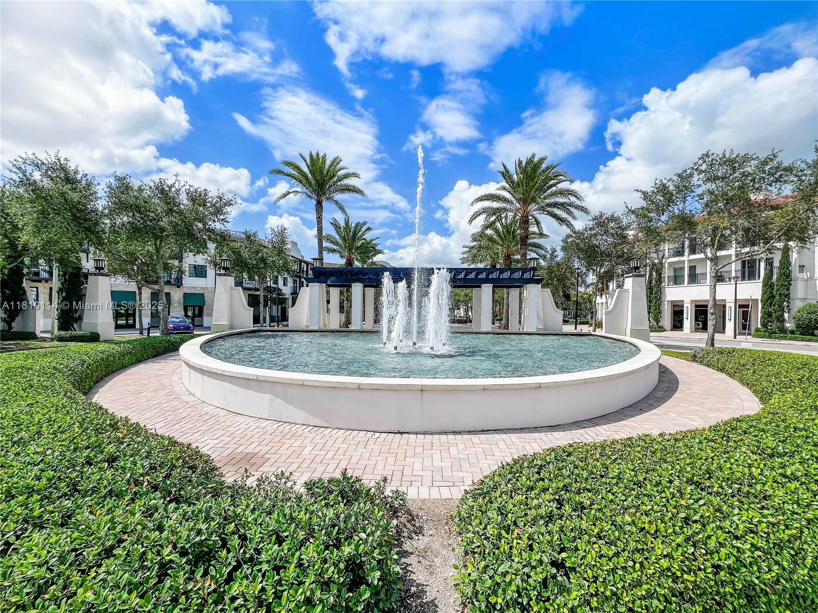KENDALL COMMONS TOWNHOMES - Residential