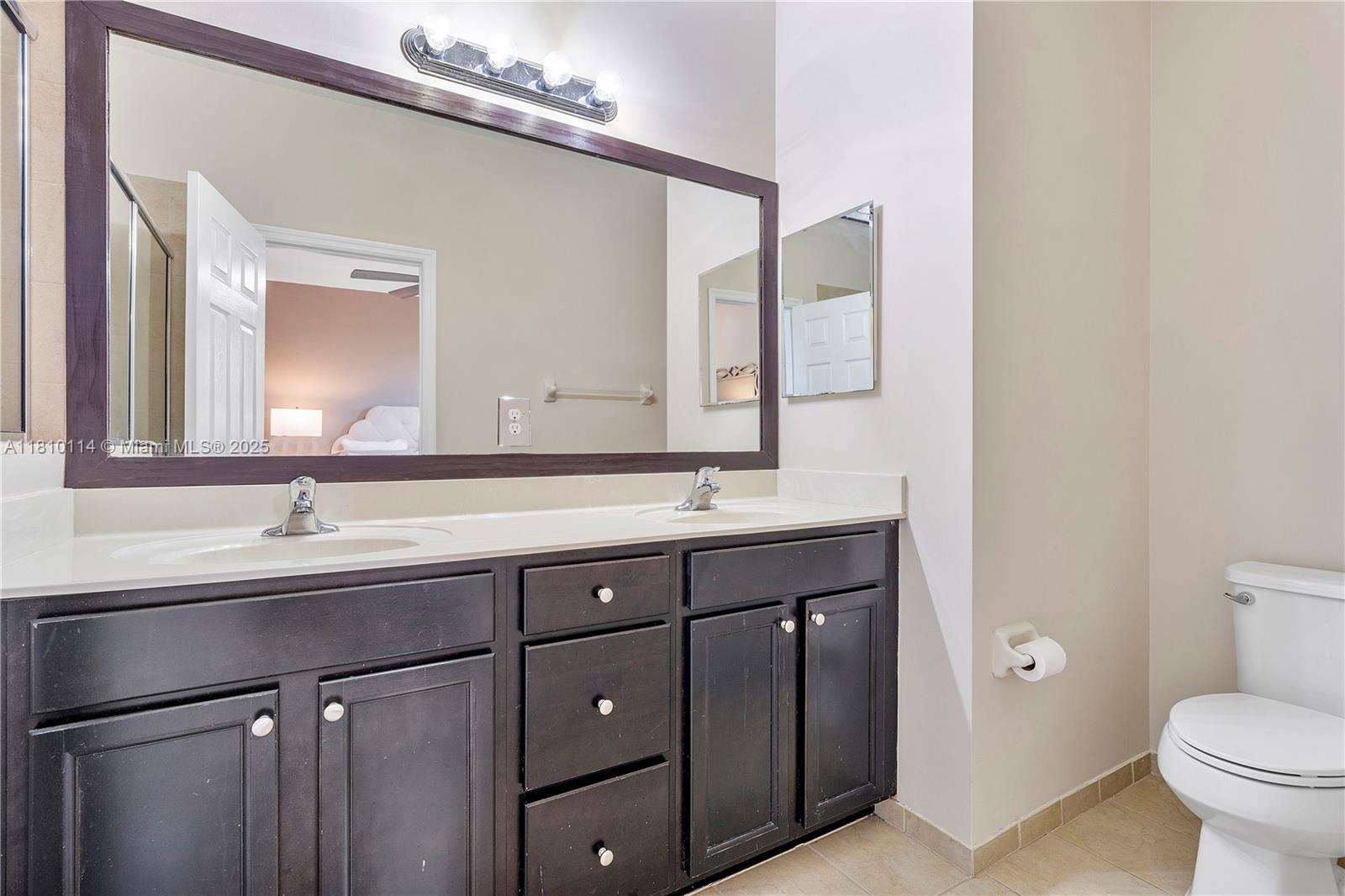 KENDALL COMMONS TOWNHOMES - Residential
