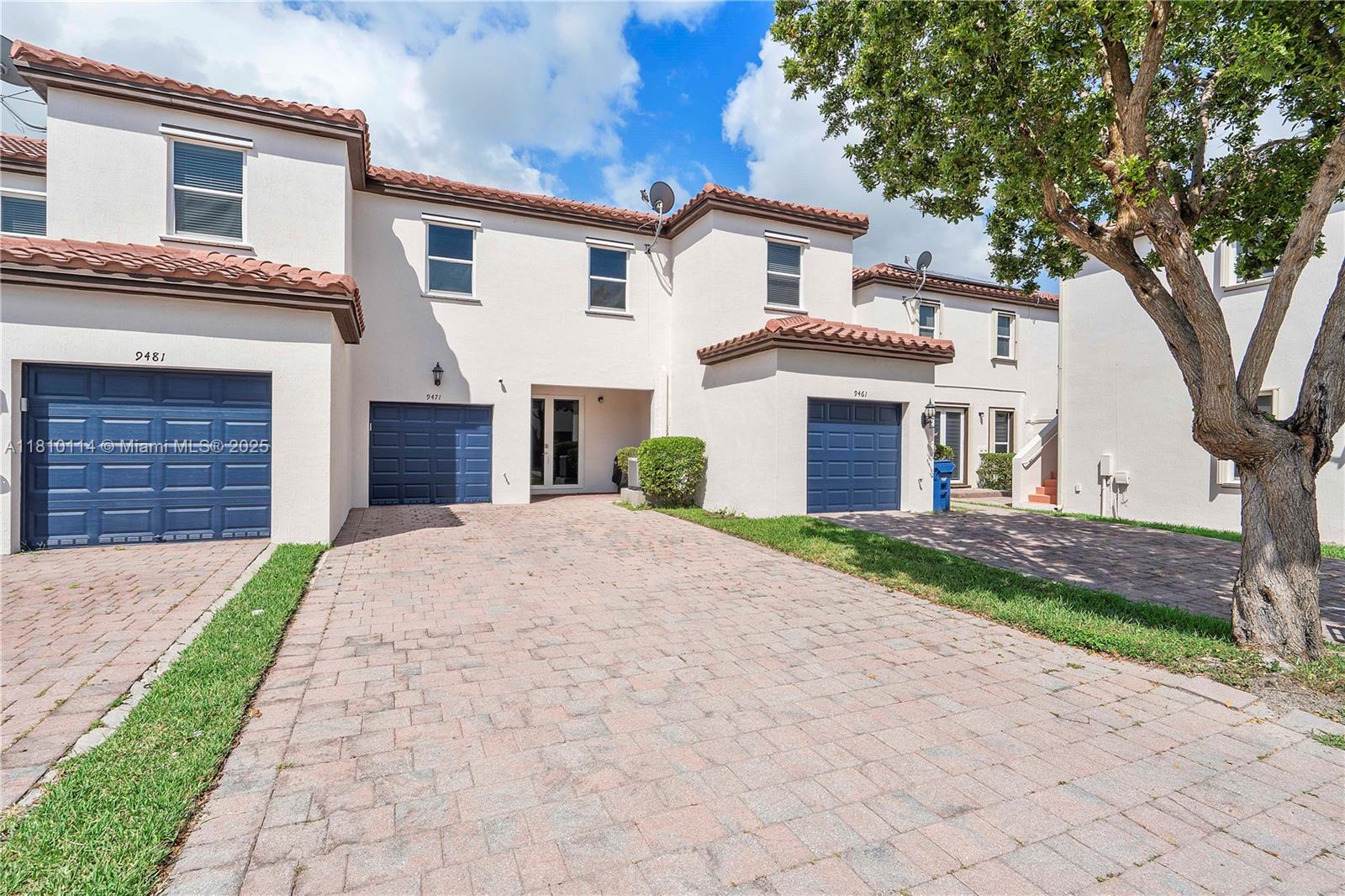KENDALL COMMONS TOWNHOMES - Residential