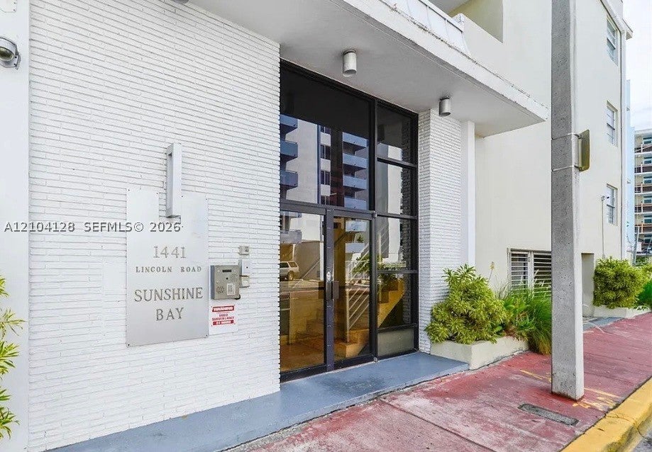 1441 Lincoln Rd 207