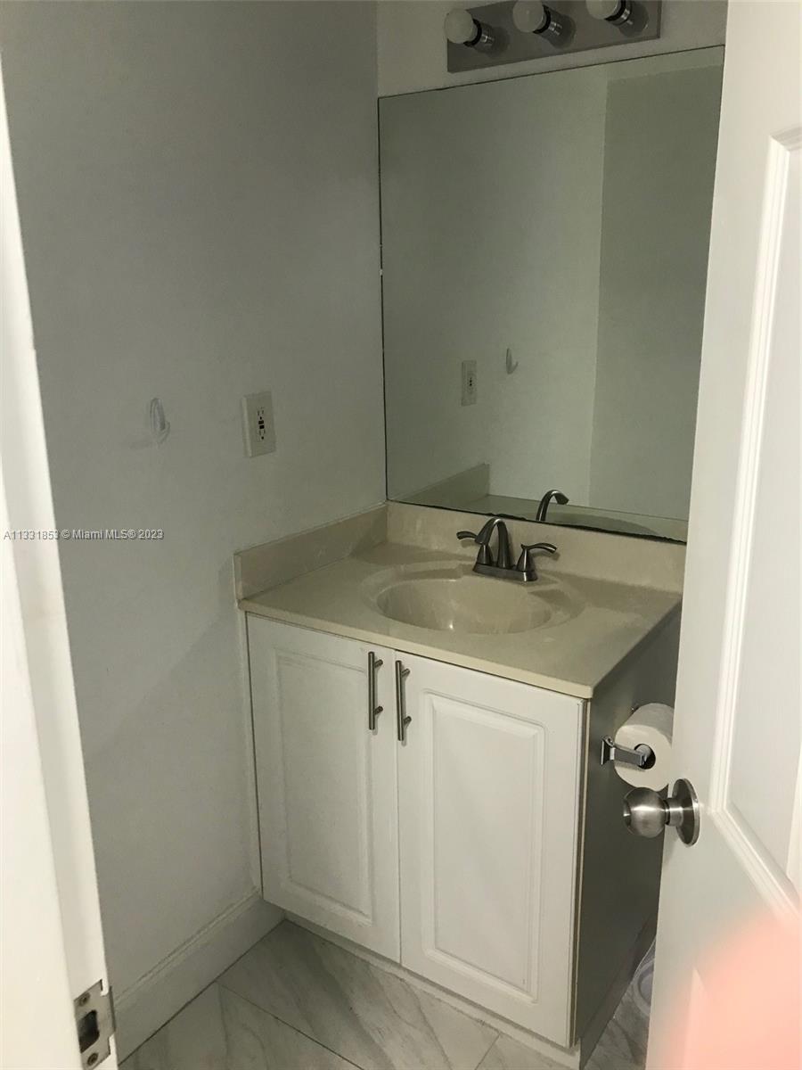 WAVE CONDO - Residential Lease