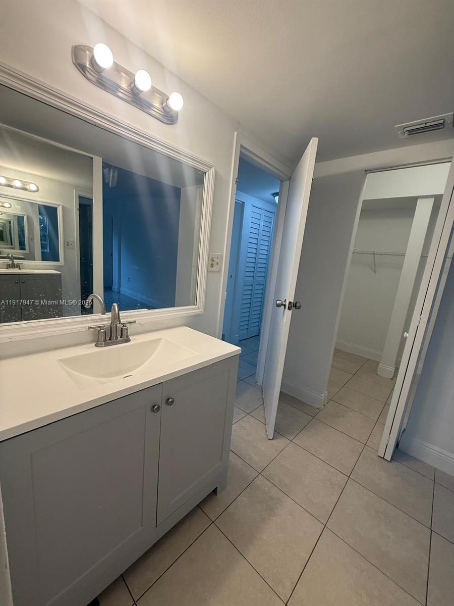 HERITAGE CIRCLE CONDO - Residential Lease