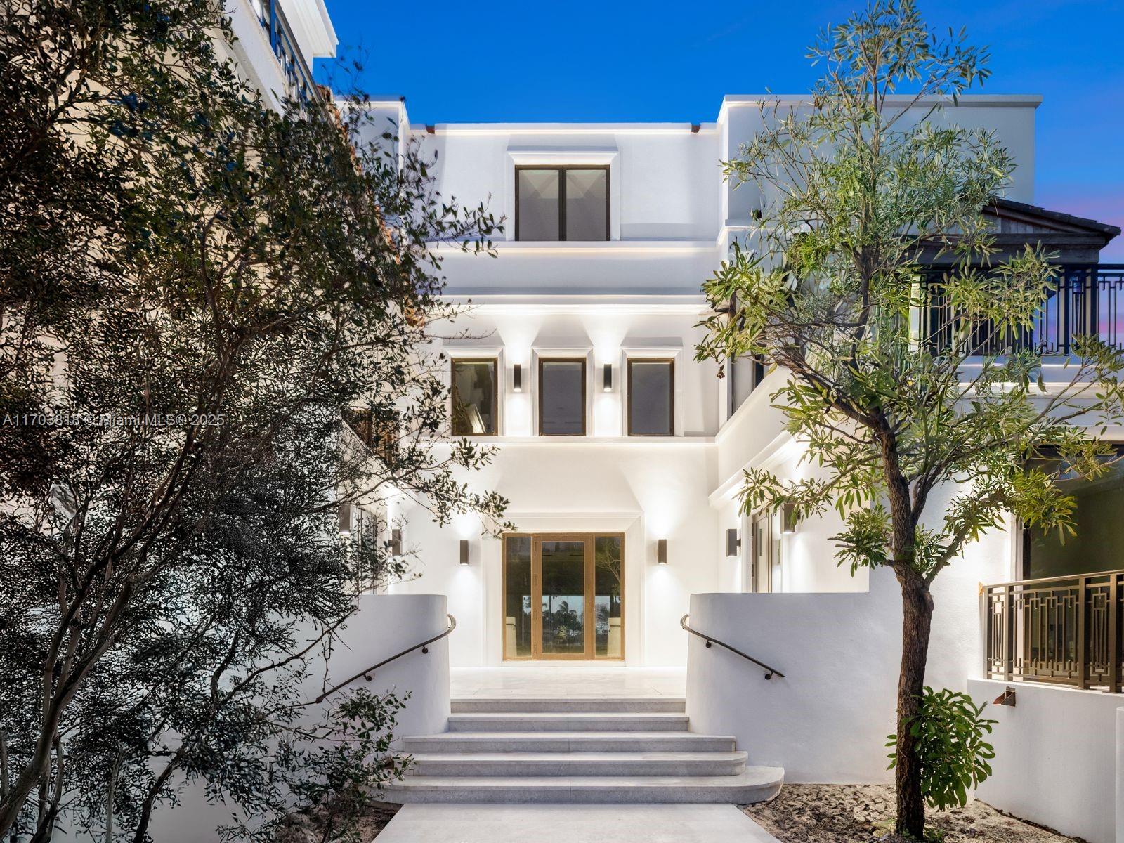 THE MANSIONS ON FISHER - Residential