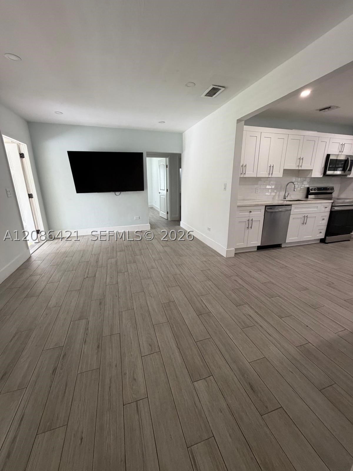 1250 Wren Ave