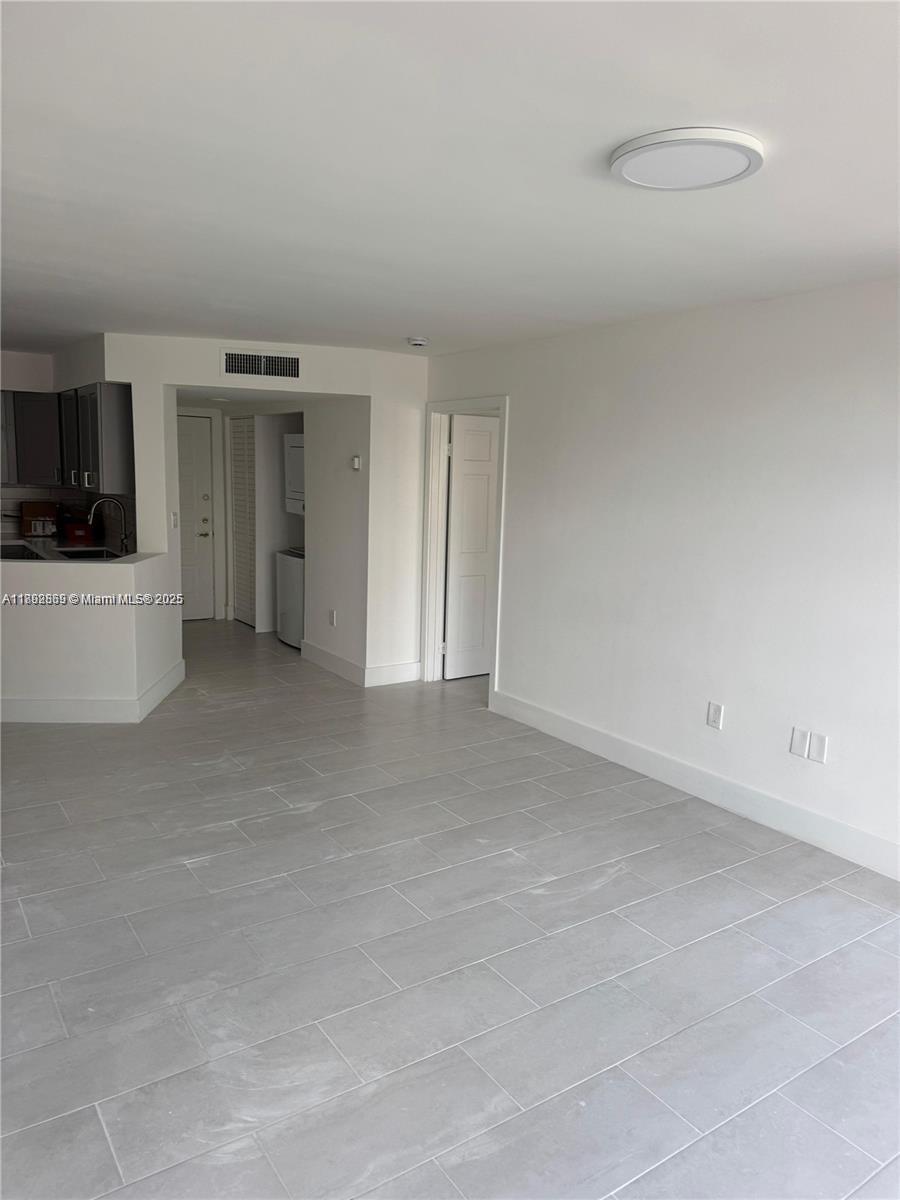 UNIVERSITY INN CONDO - Residential Lease