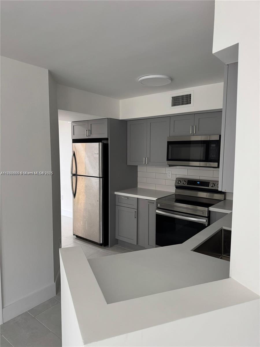 Beautifully renovated apartment. Everything NEW! Plenty of space and very nice layout. Must see. Steps from University of Miami.