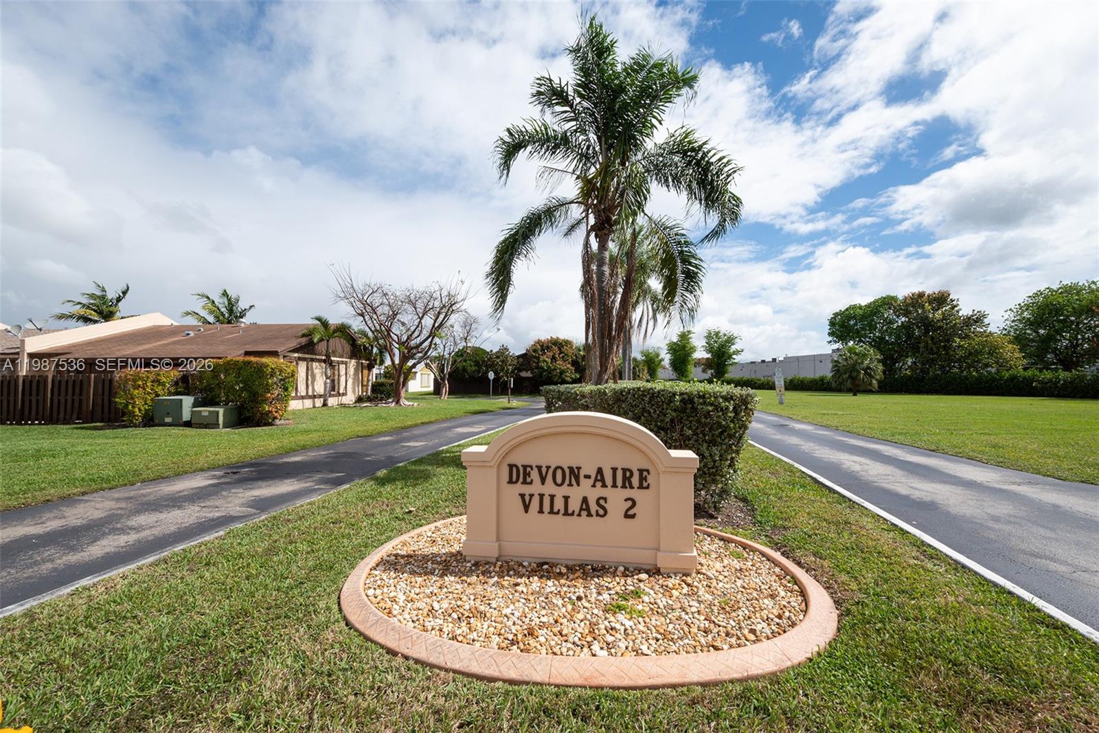 DEVON-AIRE VILLAS SEC 4 - Residential