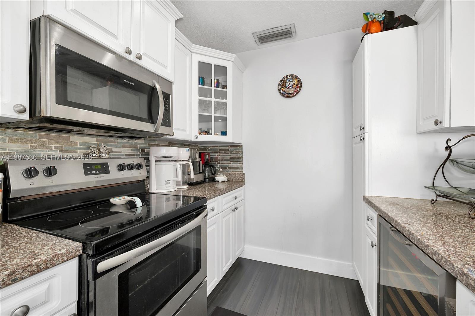 DEVON-AIRE VILLAS SEC 4 - Residential