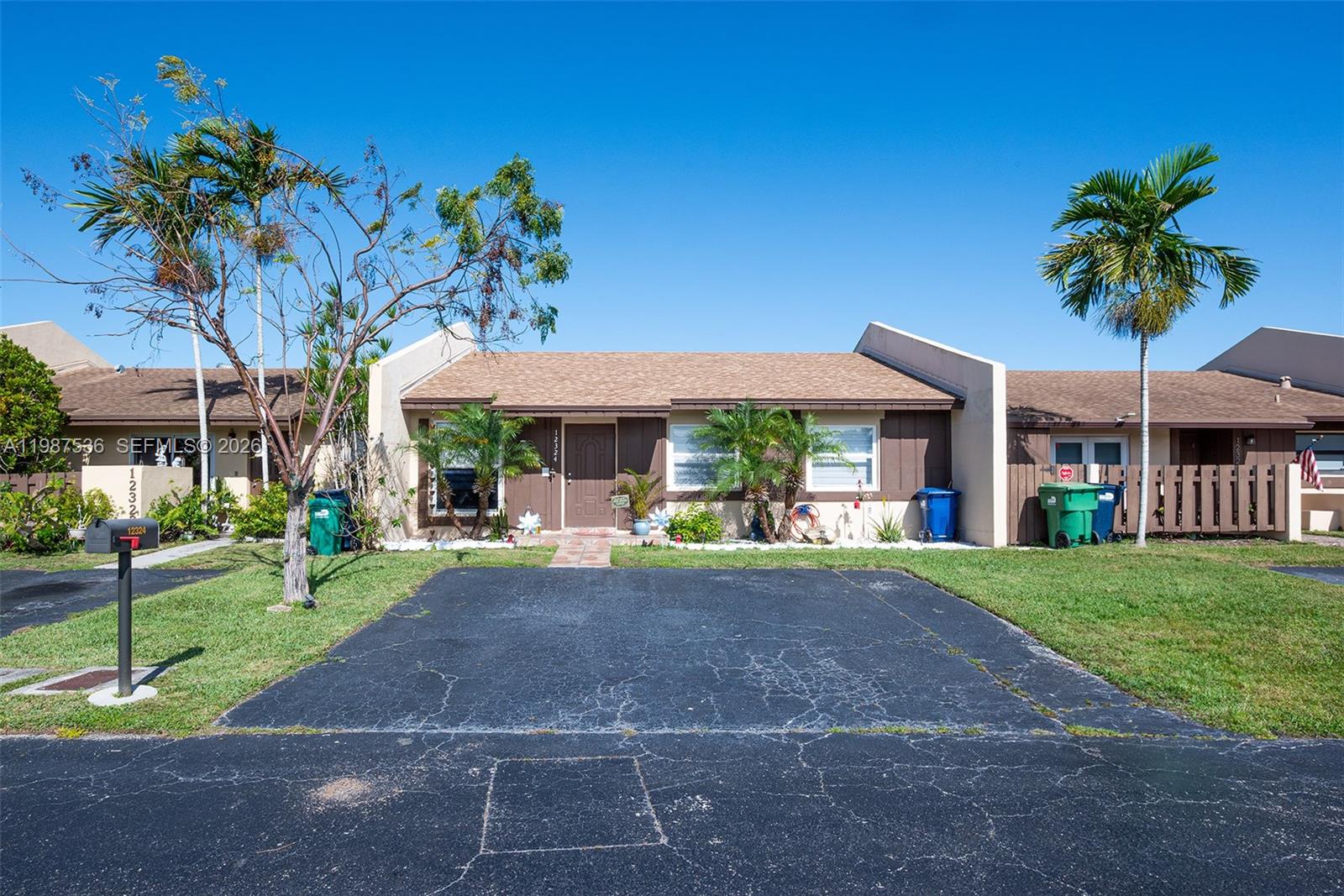 DEVON-AIRE VILLAS SEC 4 - Residential