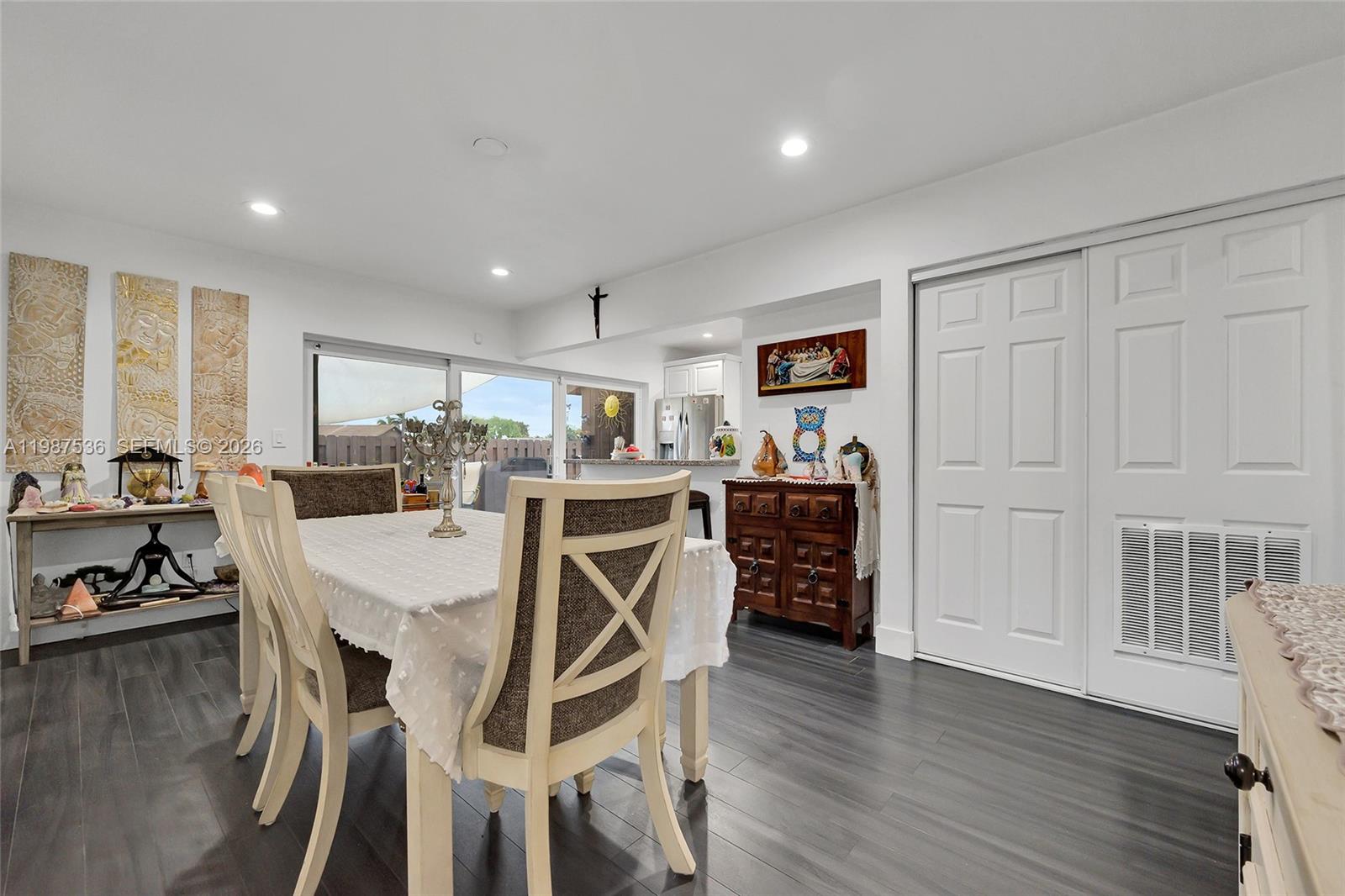 DEVON-AIRE VILLAS SEC 4 - Residential