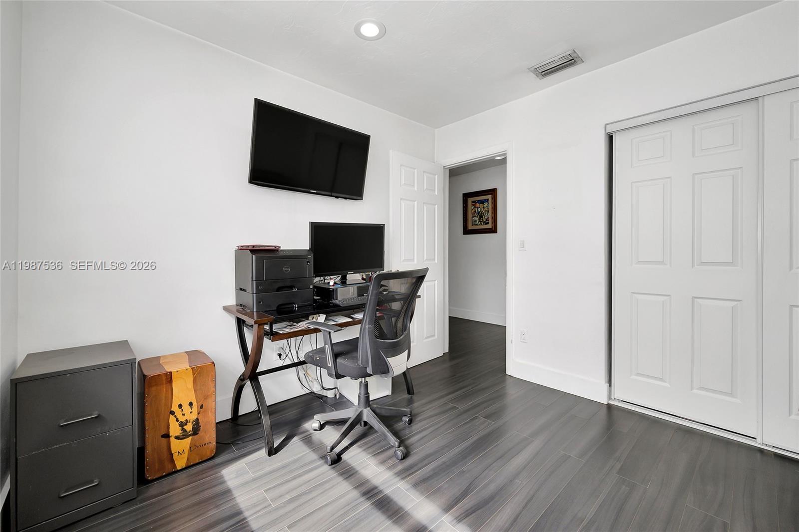 DEVON-AIRE VILLAS SEC 4 - Residential