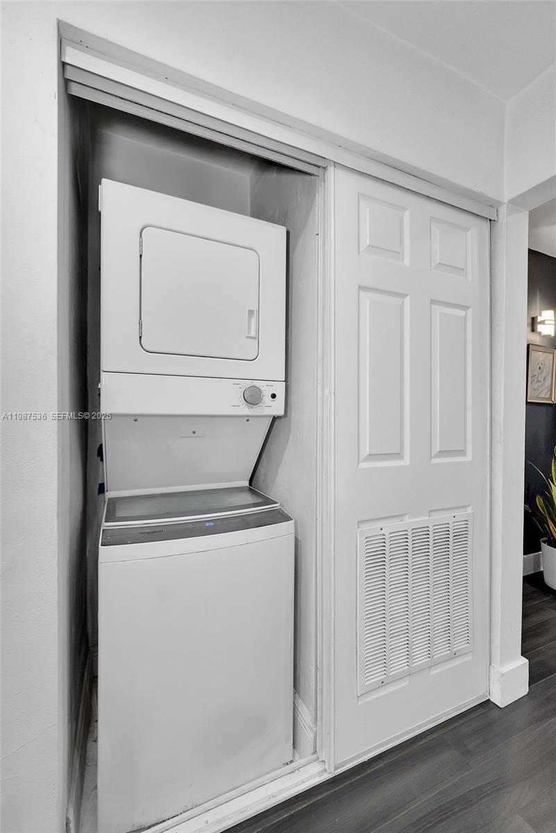 DEVON-AIRE VILLAS SEC 4 - Residential