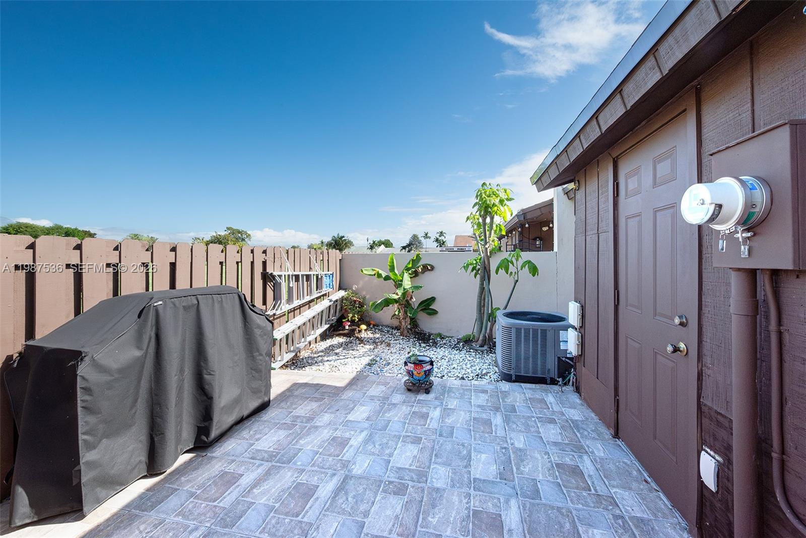 DEVON-AIRE VILLAS SEC 4 - Residential