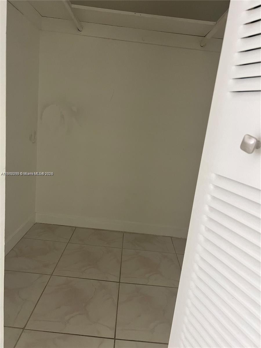 VILLAGE OF KINGS CREEK CO - Residential Lease