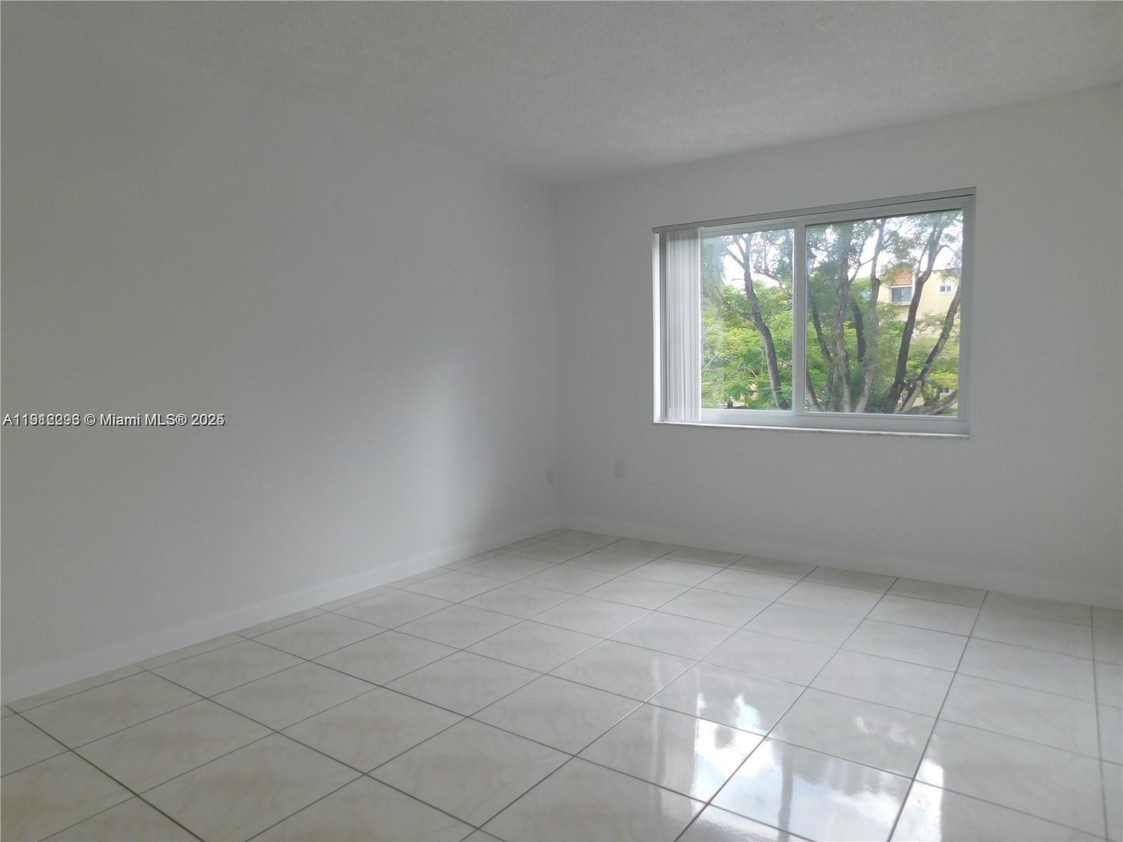 VILLAGE OF KINGS CREEK CO - Residential Lease