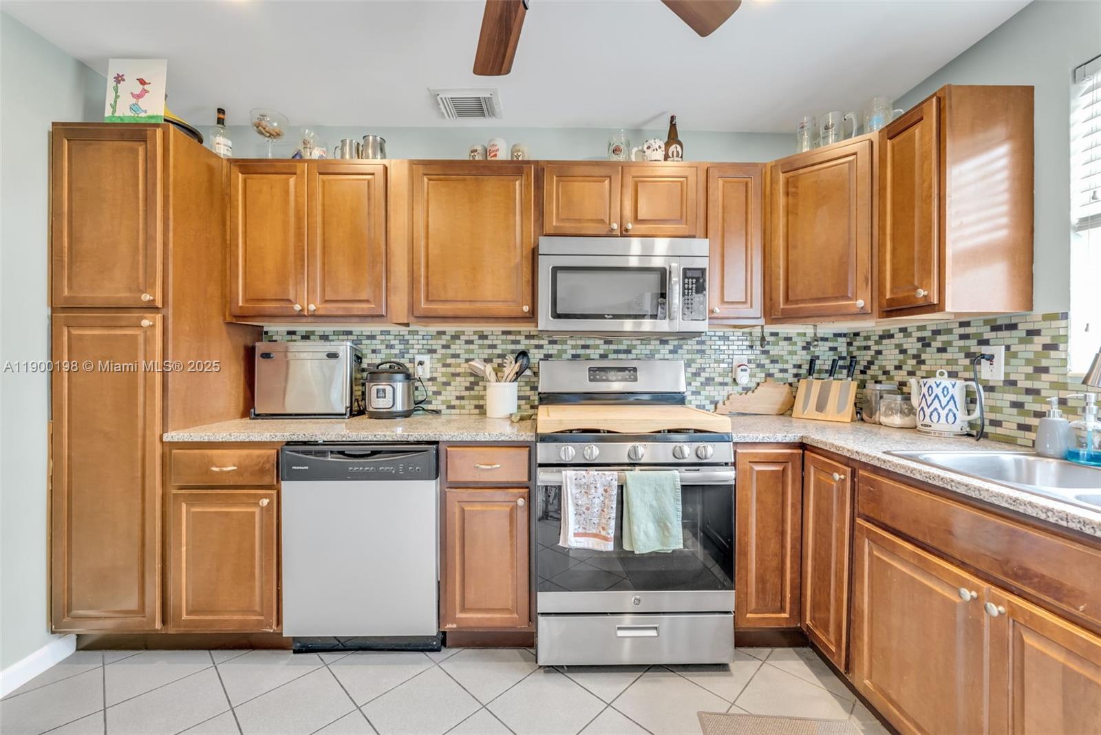TWIN LAKES HOMES SEC 3 - Residential
